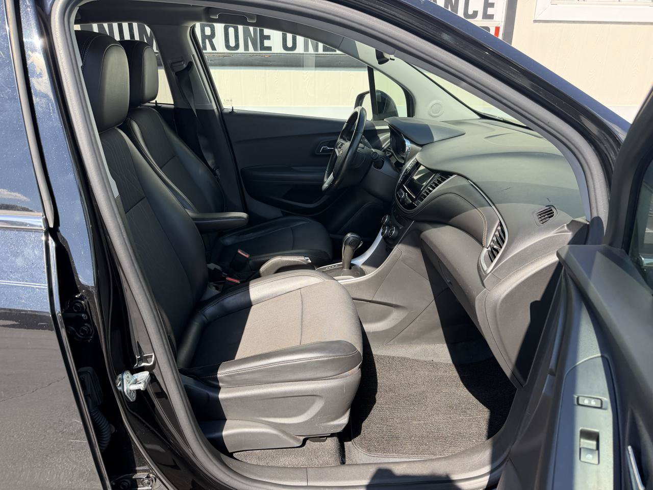 Used 2019 Chevrolet Trax LT w/ LT Convenience Package FWD image 22