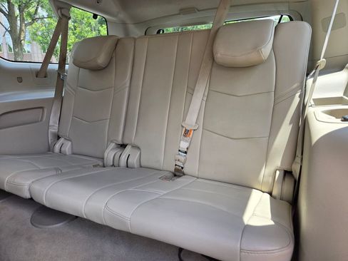Used 2017 Cadillac Escalade ESV Premium Luxury AWD/4WD image 11