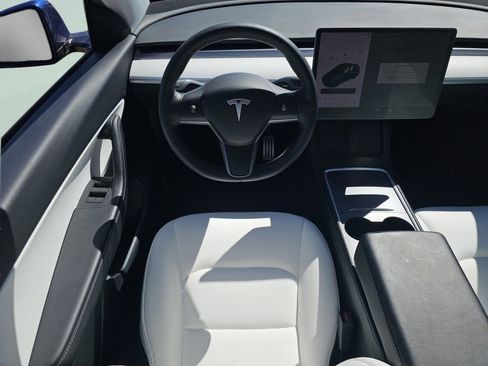 Used 2021 Tesla Model Y Performance image 4