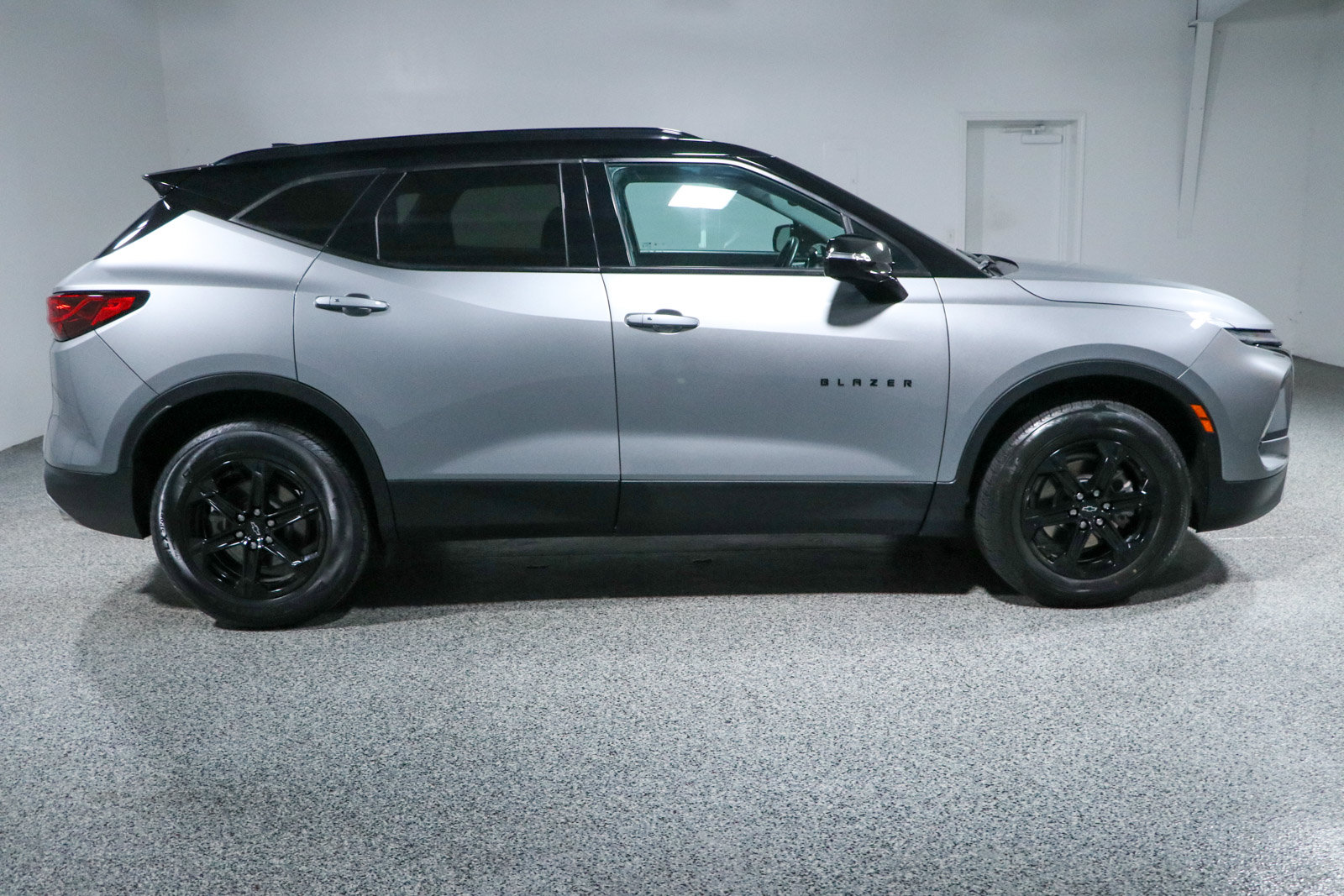 Used 2023 Chevrolet Blazer LT w/ Midnight/Sport Edition FWD image 6