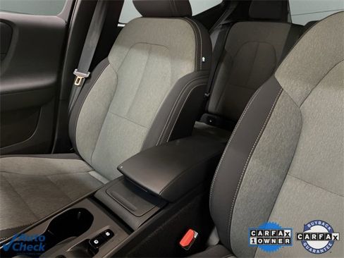 Used 2025 Volvo XC40 B5 Core image 52