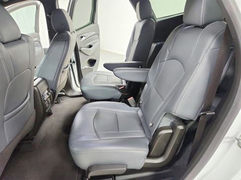 Used 2024 Buick Enclave Premium image 37
