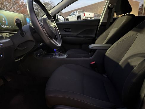 Used 2025 Hyundai Kona SEL image 27