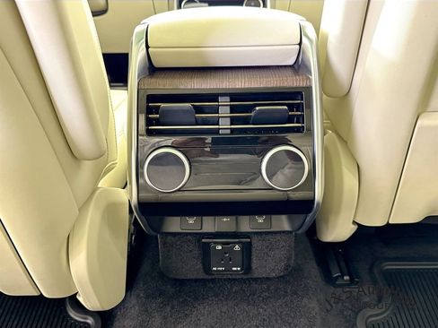 Used 2022 Land Rover Range Rover Long Wheelbase SE AWD/4WD image 32