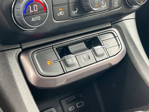 Used 2023 GMC Acadia AT4 w/ Technology Package image 33