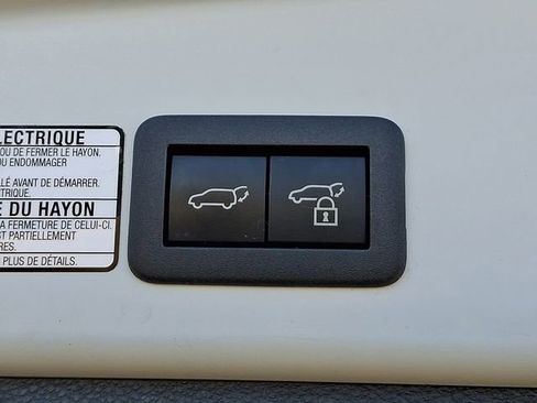 Used 2023 Toyota Corolla Cross XSE image 30