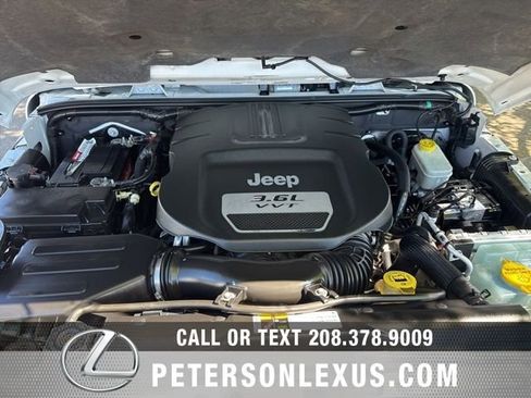 Used 2012 Jeep Wrangler Unlimited Sahara AWD/4WD image 10