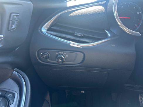 Used 2017 Chevrolet Malibu LT FWD image 16