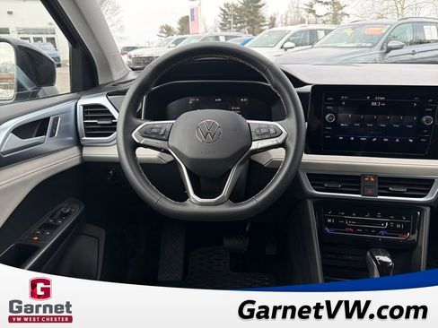 Certified 2025 Volkswagen Taos SE image 14