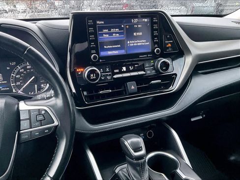 Used 2022 Toyota Highlander XLE image 17
