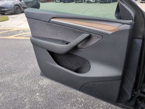 Used 2022 Tesla Model Y Performance image 19