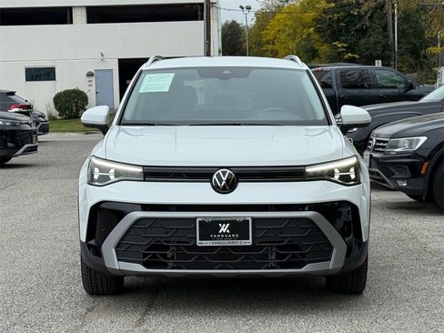 New 2025 Volkswagen Taos SE image 2