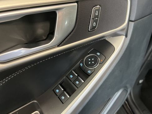 Used 2023 Ford Explorer XLT w/ Equipment Group 202A AWD/4WD image 4