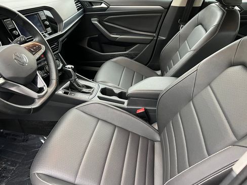 Used 2024 Volkswagen Jetta SE image 9