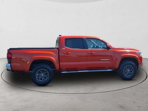 Used 2018 Toyota Tacoma SR5 AWD/4WD image 4
