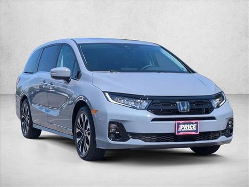 Used 2026 Honda Odyssey Elite image 3