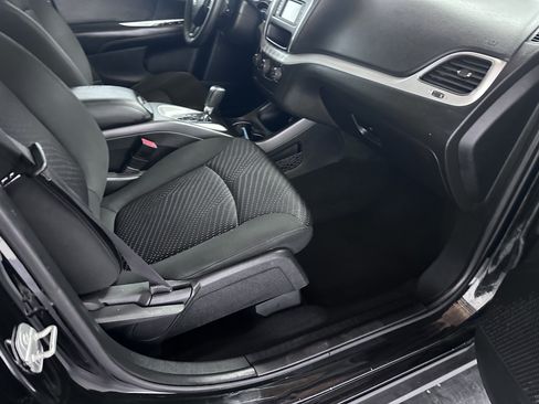 Used 2019 Dodge Journey SE FWD image 37