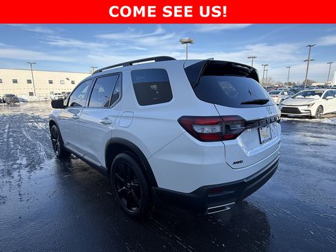 Used 2025 Honda Pilot Black Edition image 4