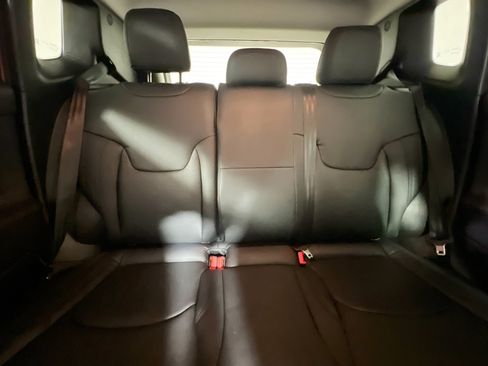 Used 2021 Jeep Renegade Latitude FWD image 33