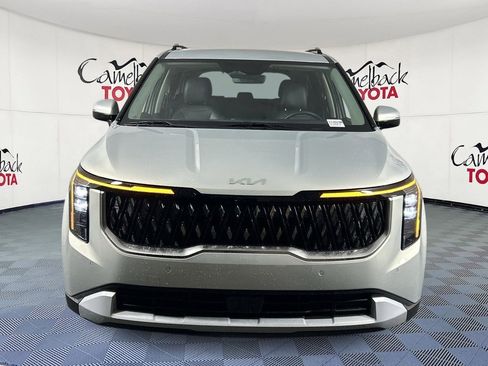 Used 2025 Kia Carnival EX image 3