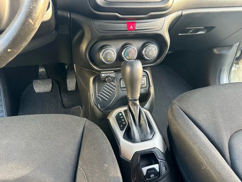 Used 2016 Jeep Renegade Latitude image 15