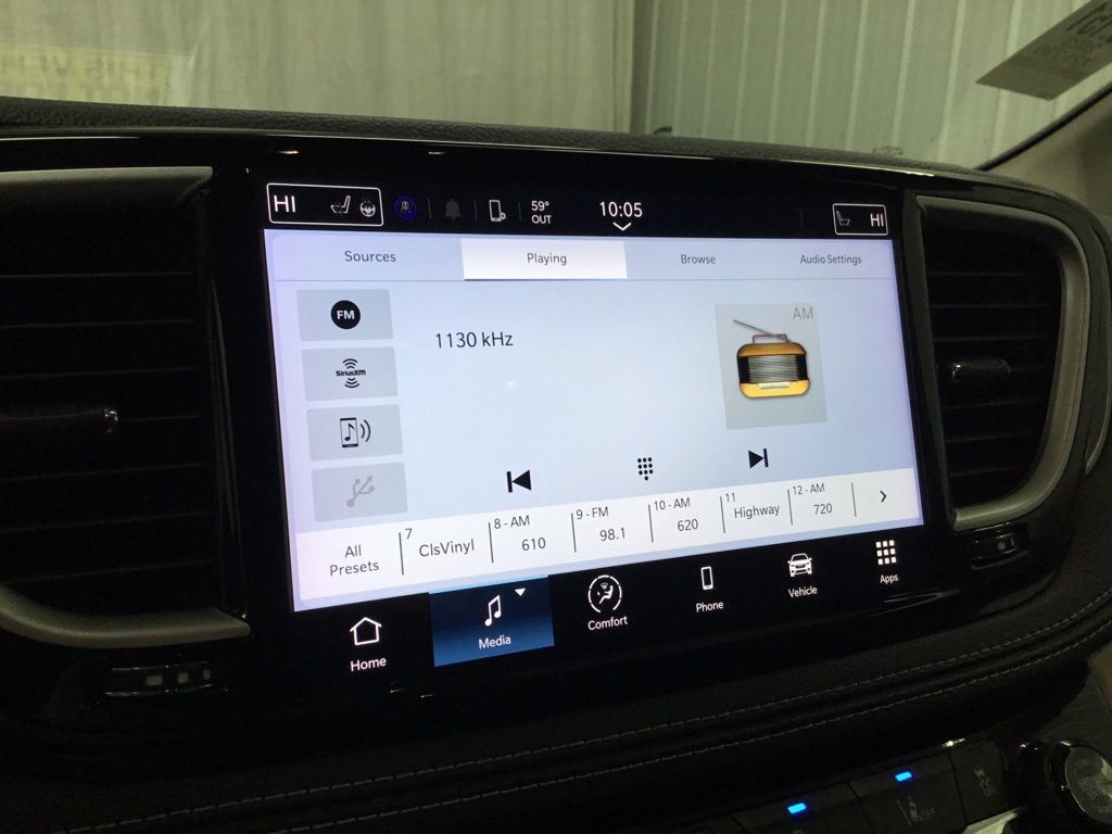 Used 2023 Chrysler Pacifica Touring-L AWD/4WD image 15
