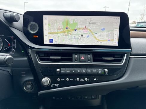 Used 2024 Lexus ES 350 Ultra Luxury image 9