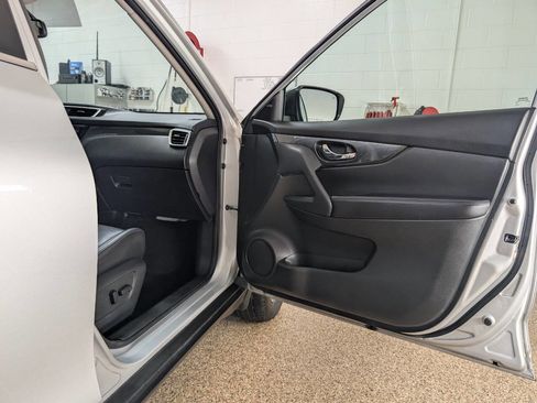 Used 2016 Nissan Rogue SL AWD/4WD image 22