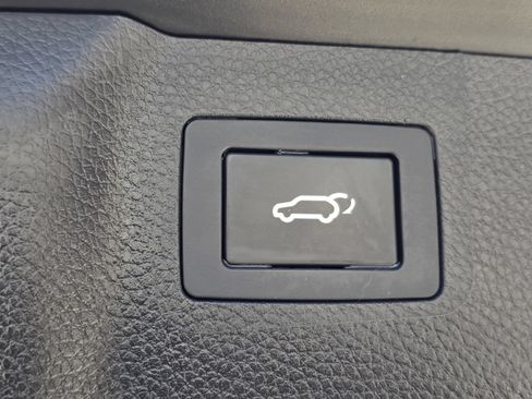 Used 2017 Hyundai Santa Fe FWD image 21