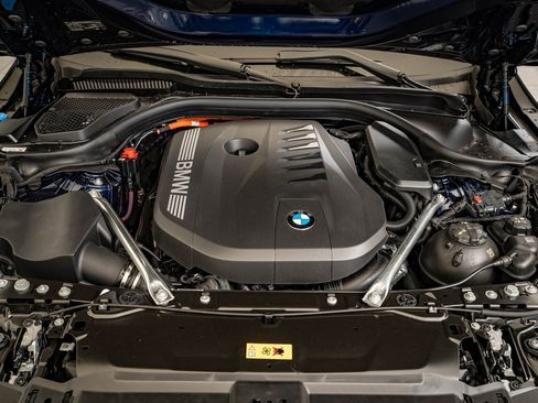 New 2026 BMW 550e xDrive image 38