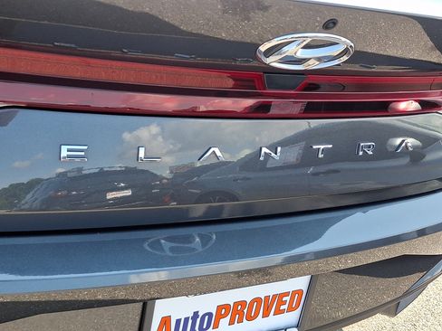 Used 2021 Hyundai Elantra SE FWD image 29