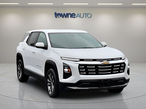 Used 2026 Chevrolet Equinox LT AWD/4WD image 9