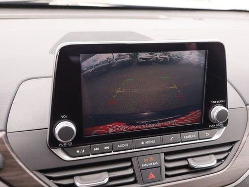 Used 2024 Nissan Altima 2.5 SV image 18