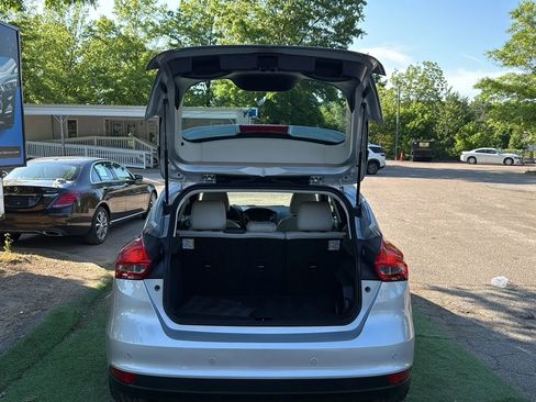 Used 2018 Ford Focus Titanium FWD image 10