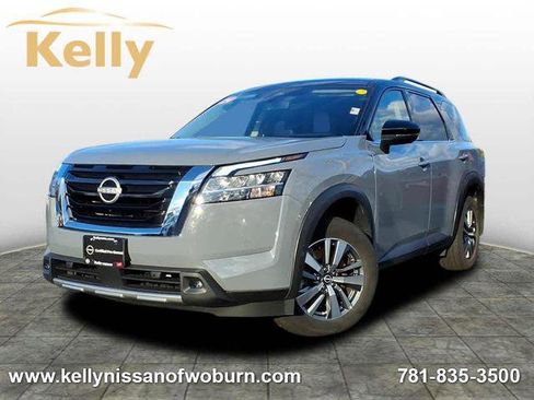 Certified 2024 Nissan Pathfinder SL image 1
