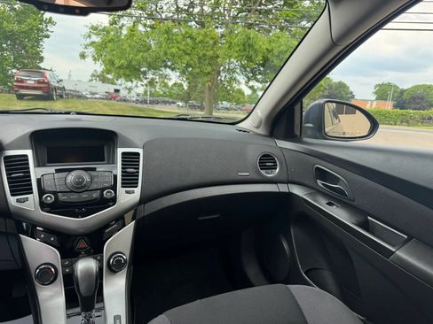 Used 2014 Chevrolet Cruze LT FWD image 17