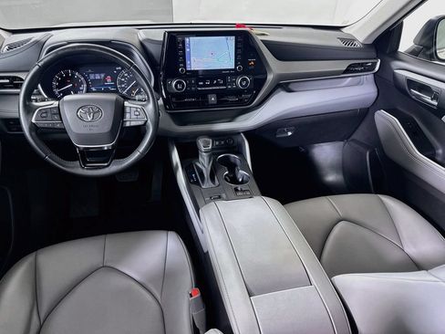 Used 2021 Toyota Highlander XLE FWD image 24