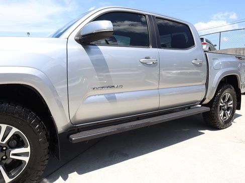 Used 2018 Toyota Tacoma TRD Sport image 31