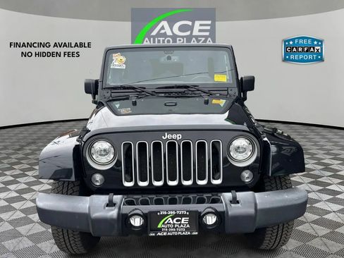 Used 2017 Jeep Wrangler Unlimited Sahara w/ Connectivity Group AWD/4WD image 3