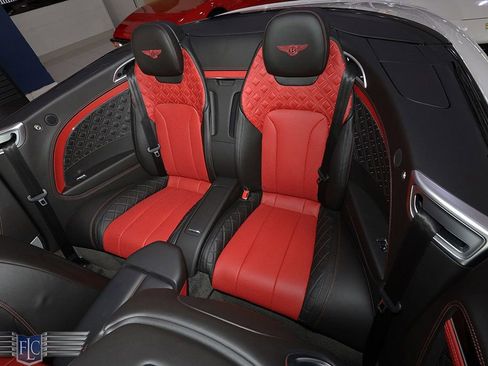 Used 2022 Bentley Continental GT V8 image 18