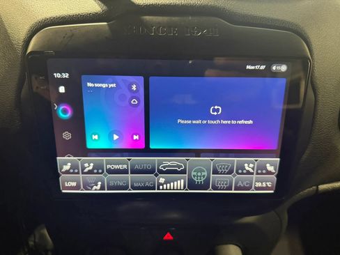 Used 2018 Jeep Renegade Sport w/ Power & Air Group AWD/4WD image 17