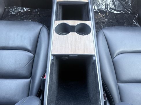 Used 2022 Tesla Model Y Long Range image 63