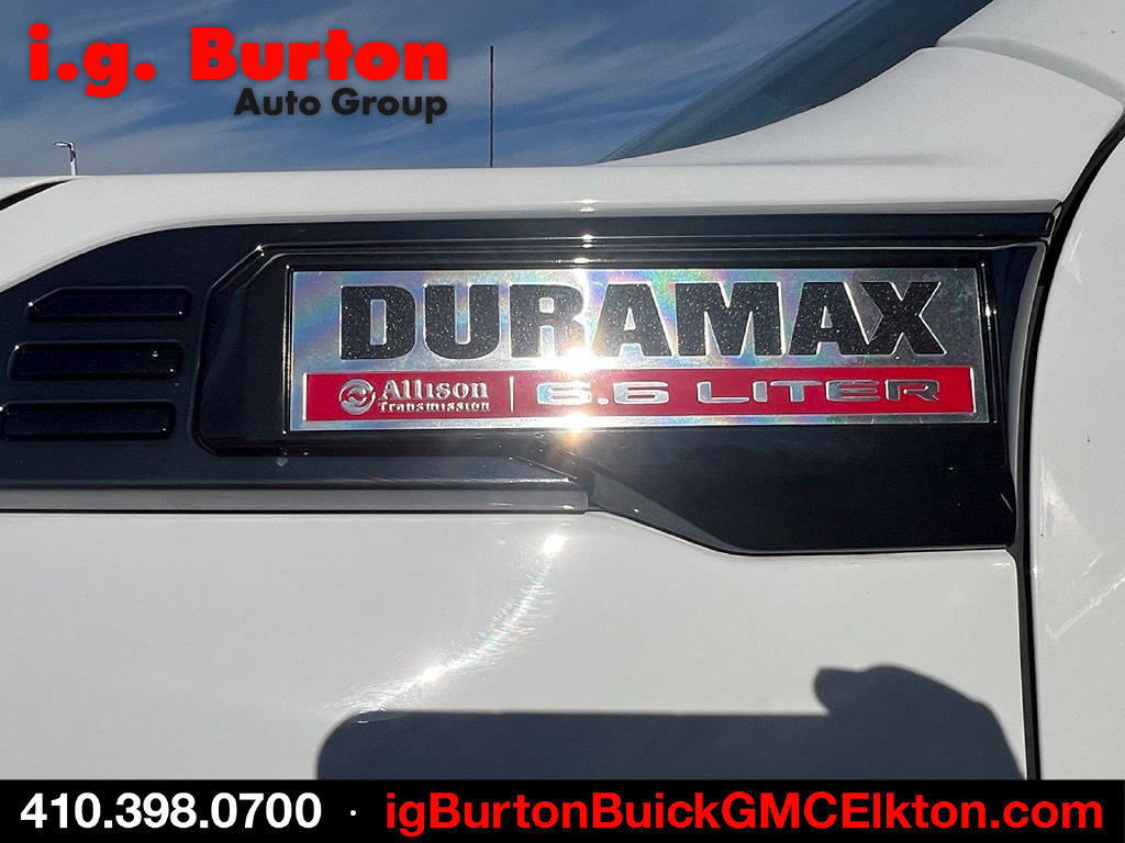 Used 2024 GMC Sierra 2500 AT4 w/ Technology Package AWD/4WD image 5