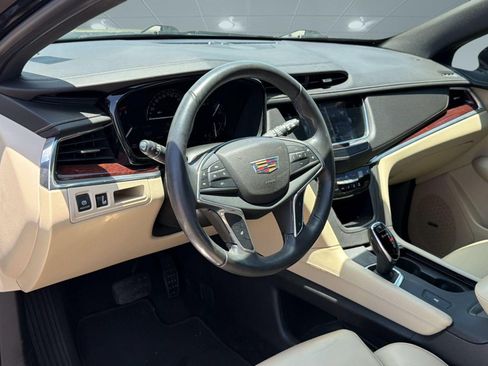 Used 2017 Cadillac XT5 Luxury FWD image 3