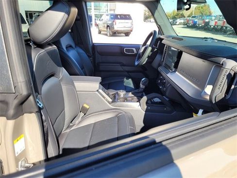 New 2025 Ford Bronco Outer Banks w/ Sasquatch Package image 14