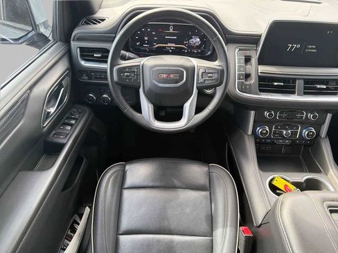 Used 2024 GMC Yukon SLT image 12