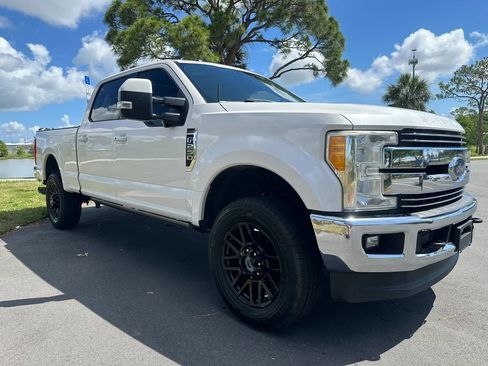 Used 2017 Ford F250 Lariat w/ Lariat Ultimate Package AWD/4WD image 4