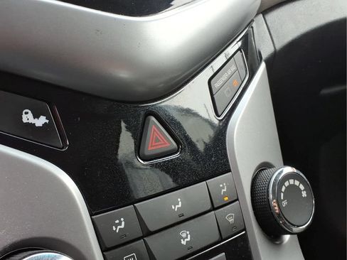Used 2014 Chevrolet Cruze LS FWD image 12