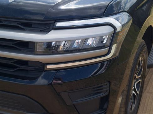Used 2024 Ford Expedition XLT AWD/4WD image 11