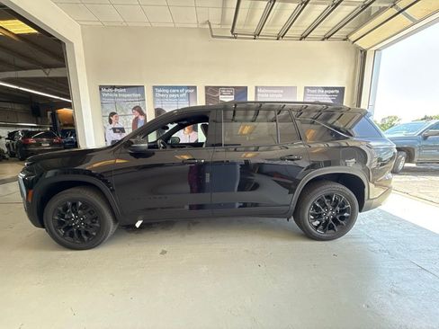 New 2026 Chevrolet Traverse LT w/ Midnight/Sport Edition FWD image 2